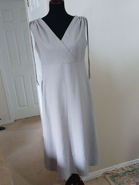 Sleeveless Light Gray V-Neck Midi Dress with Tie Shoulders